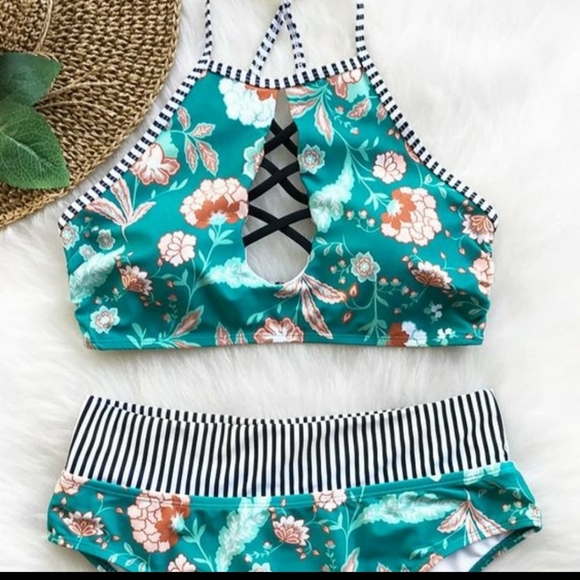 2 Bathing Suits - Picture 8 of 9